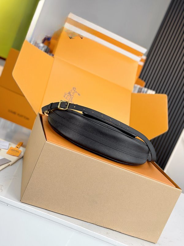 루이비통 루프 호보 블랙 [매장가 410만원대]