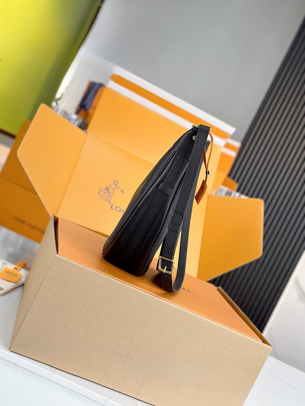 루이비통 루프 호보 블랙 [매장가 410만원대]