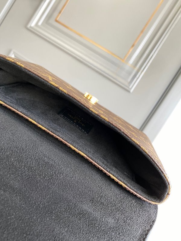 루이비통 록키 BB 블랙 [매장가 290만원대]