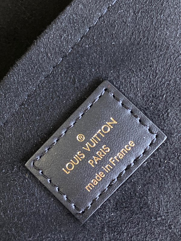 루이비통 록키 BB 블랙 [매장가 290만원대]