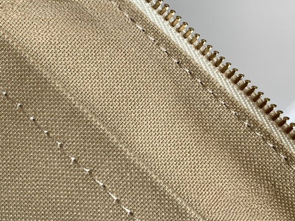 루이비통 포쉐트 악세수아 NM [매장가 170만원대]