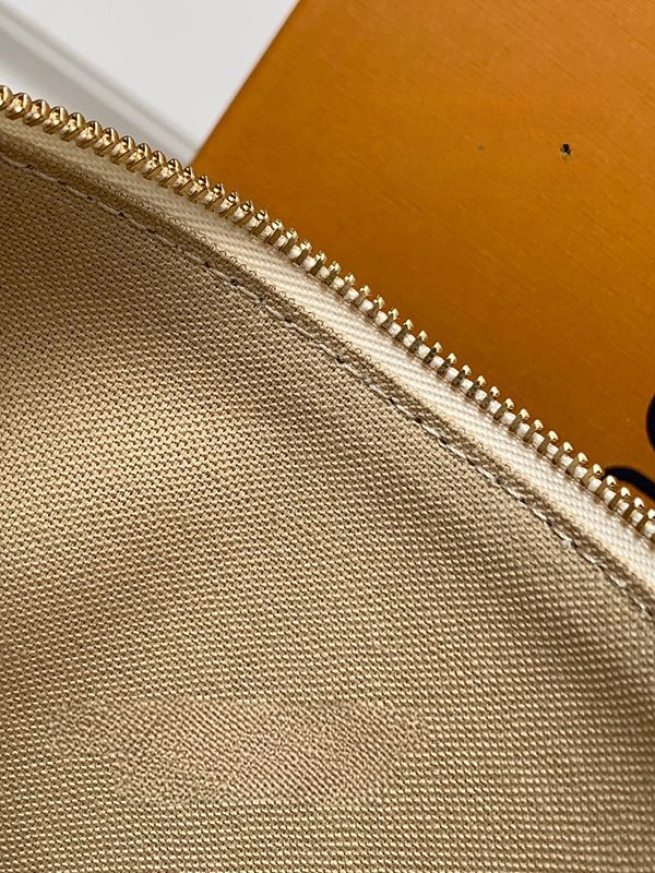 루이비통 포쉐트 악세수아 NM [매장가 170만원대]