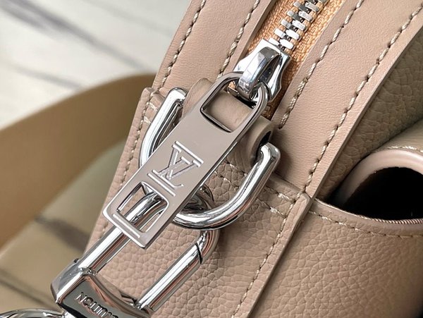 루이비통 패스트라인 메신저 [매장가 350만원대]