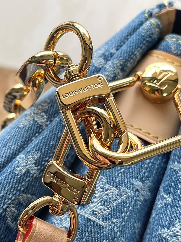 루이비통 쿠상 PM 모노그램 데님 [매장가 560만원대]