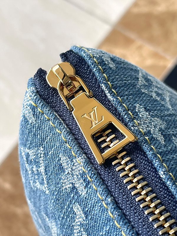 루이비통 쿠상 PM 모노그램 데님 [매장가 560만원대]