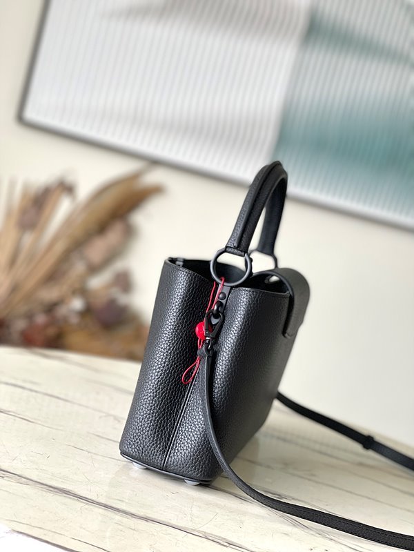 루이비통 카퓌신 이스트 웨스트 MM 블랙 [매장가 960만원대]