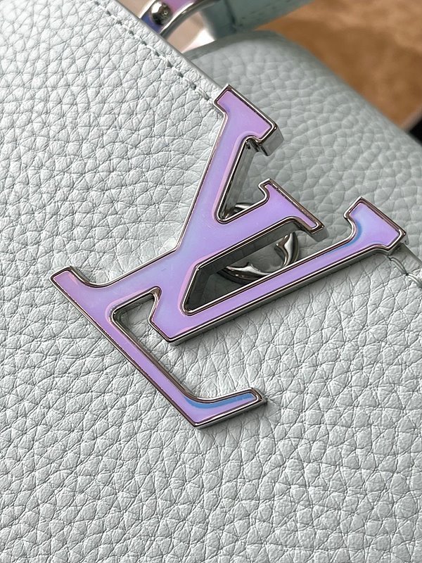 루이비통 카퓌신 미니 블루 글래시어 [매장가 830만원대]