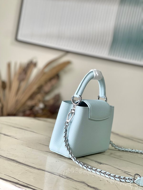 루이비통 카퓌신 미니 블루 글래시어 [매장가 830만원대]