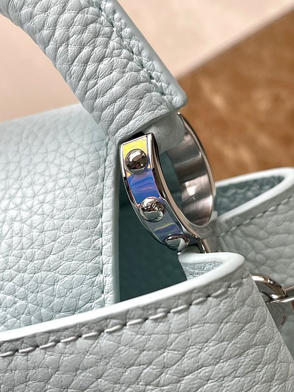 루이비통 카퓌신 미니 블루 글래시어 [매장가 830만원대]