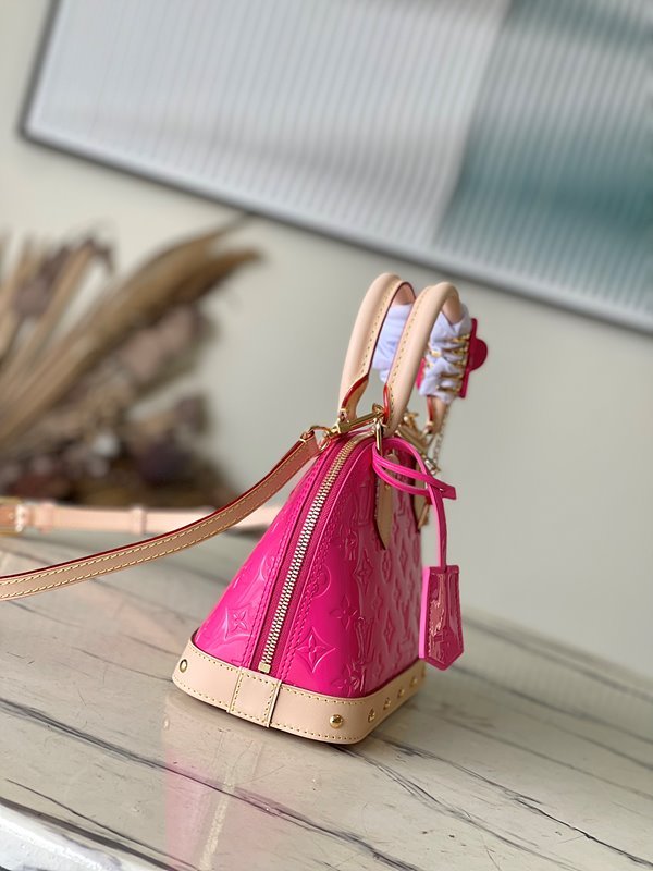 루이비통 알마 BB 핑크 [매장가 370만원대]