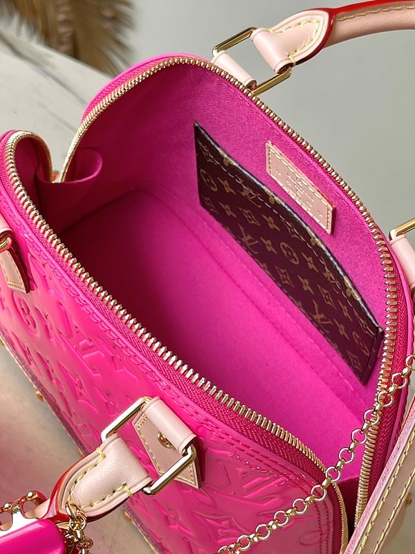 루이비통 알마 BB 핑크 [매장가 370만원대]