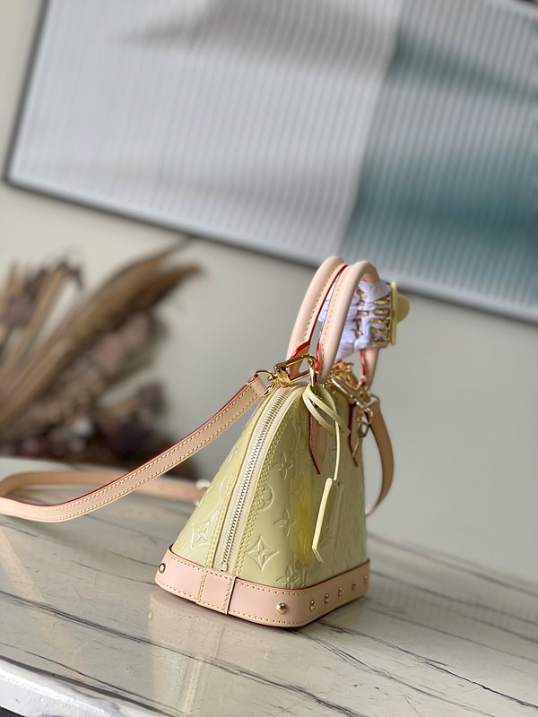 루이비통 알마 BB 옐로우 [매장가 370만원대]