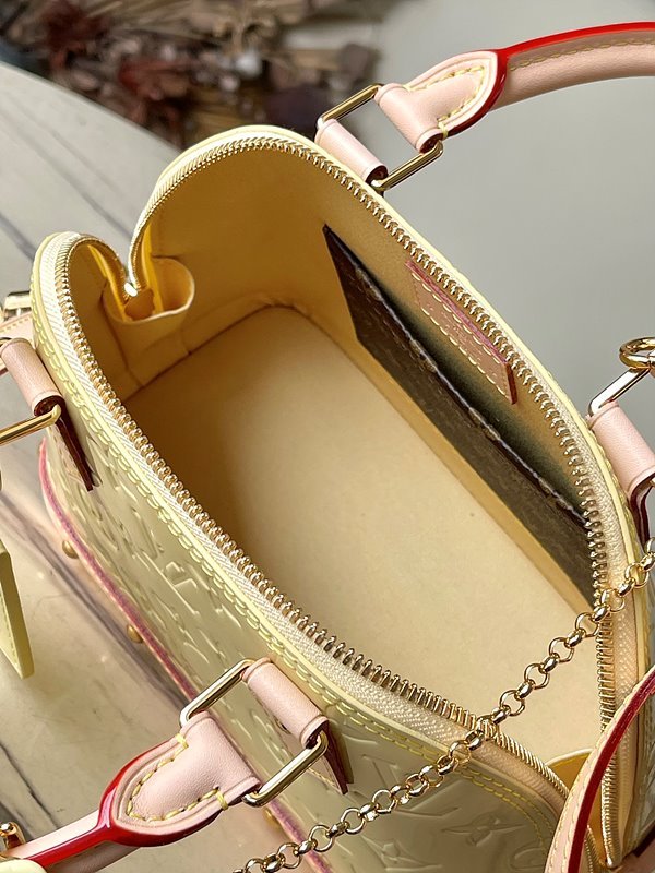 루이비통 알마 BB 옐로우 [매장가 370만원대]