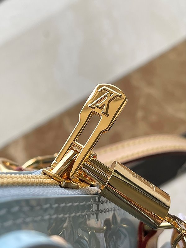 루이비통 알마 BB 스카이 [매장가 370만원대]