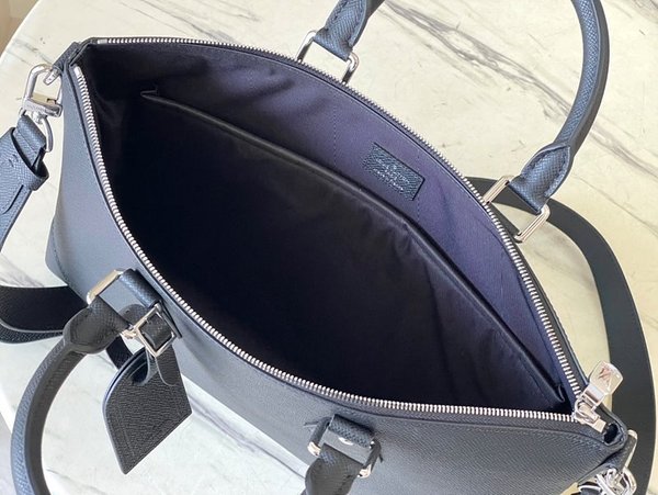 루이비통 슬림 브리프케이스 NV [매장가 410만원대]