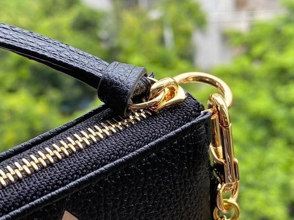 루이비통 미니 포쉐트 악세수아 블랙 [매장가 110만원대]