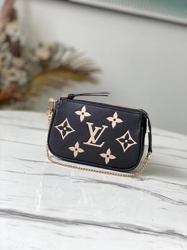 루이비통 미니 포쉐트 악세수아 블랙 [매장가 110만원대]