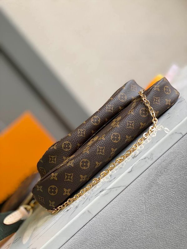 루이비통 멀티 포쉐트 악세수아 카키 [매장가 340만원대]