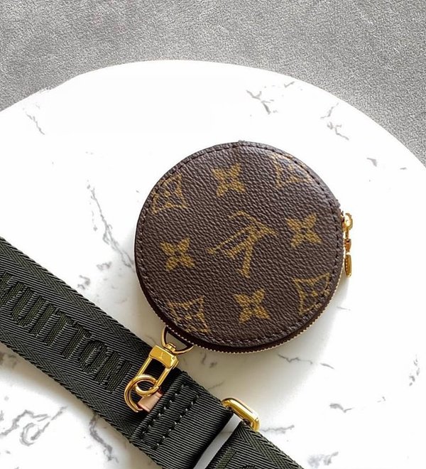 루이비통 멀티 포쉐트 악세수아 카키 [매장가 340만원대]