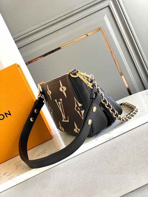 루이비통 멀티 포쉐트 악세수아 블랙/베이지 [매장가 380만원대]