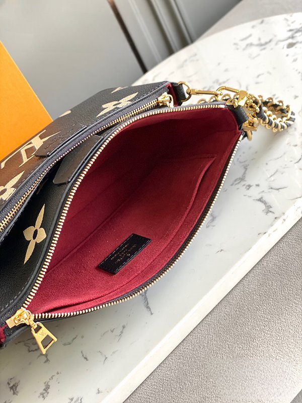 루이비통 멀티 포쉐트 악세수아 블랙/베이지 [매장가 380만원대]