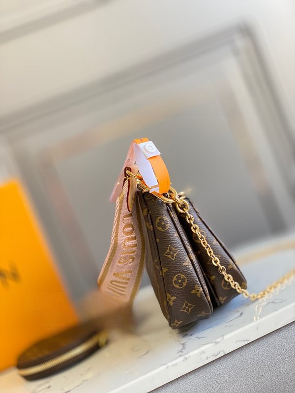 루이비통 멀티 포쉐트 악세수아 로즈클레르 [매장가 340만원대]