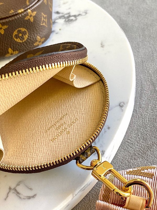 루이비통 멀티 포쉐트 악세수아 로즈클레르 [매장가 340만원대]