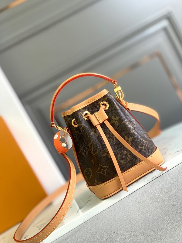 루이비통 나노 노에 모노그램 [매장가 240만원대]