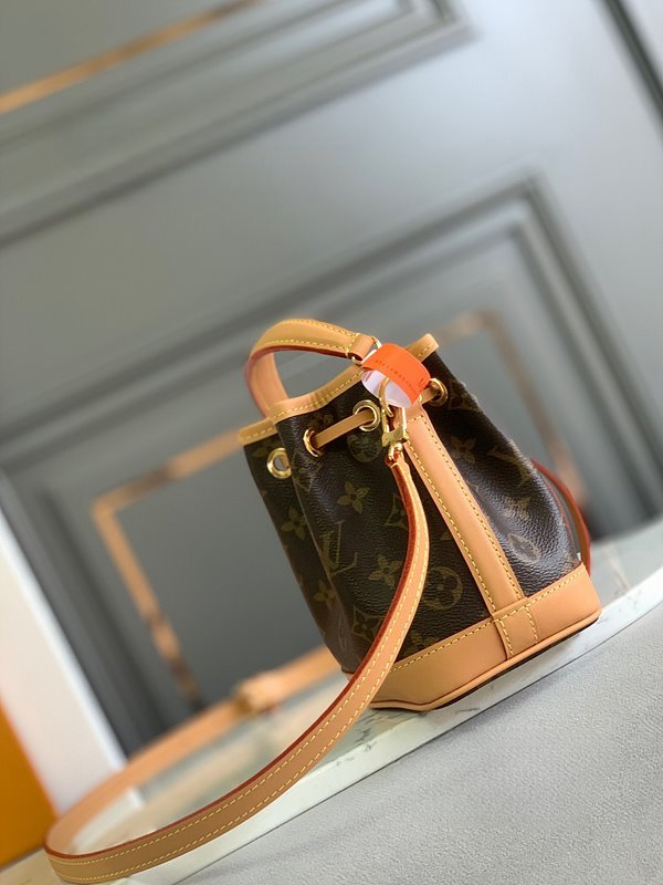 루이비통 나노 노에 모노그램 [매장가 240만원대]