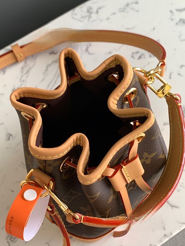 루이비통 나노 노에 모노그램 [매장가 240만원대]