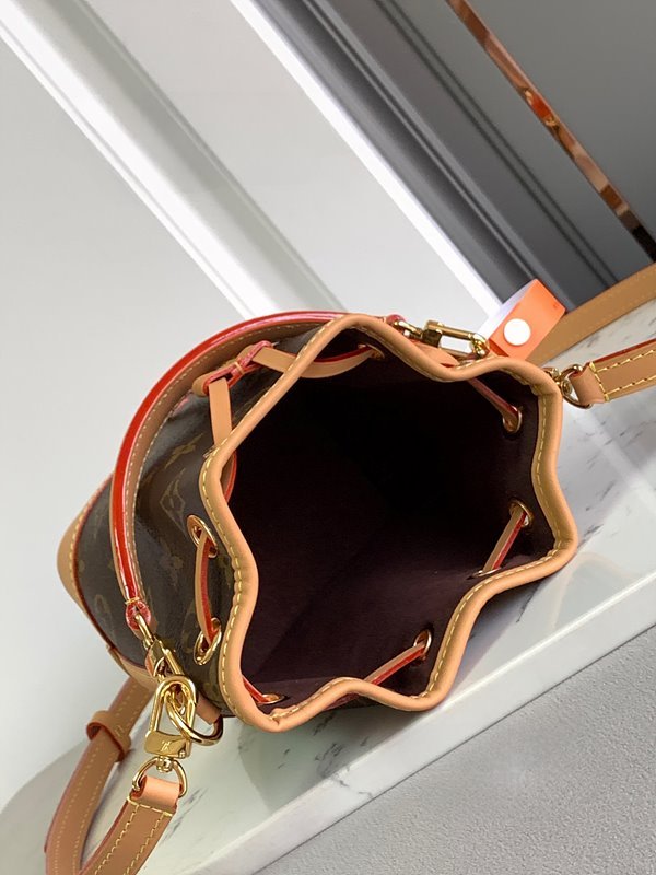 루이비통 나노 노에 모노그램 [매장가 240만원대]