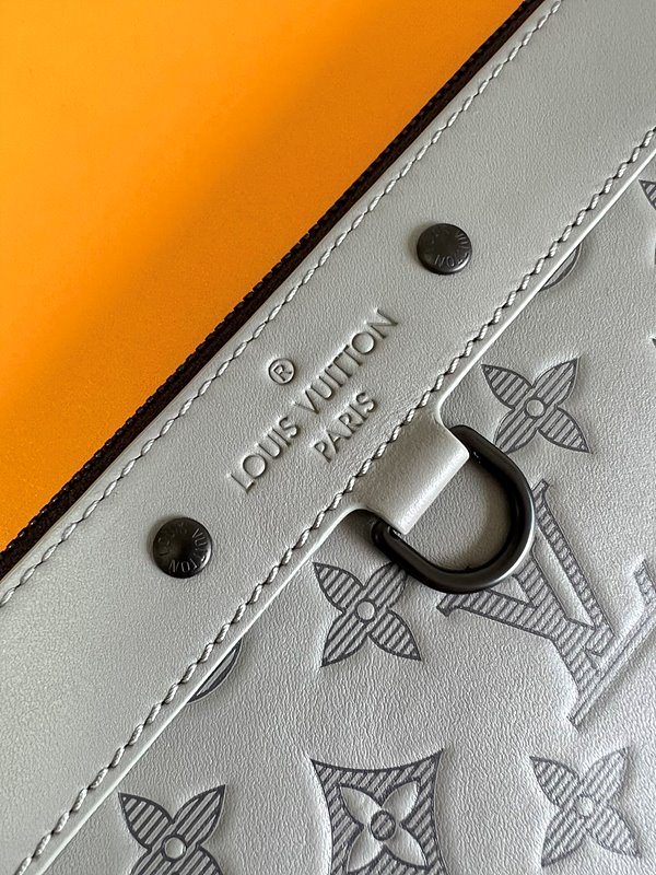 루이비통 포쉐트 디스커버리 [매장가 140만원대]