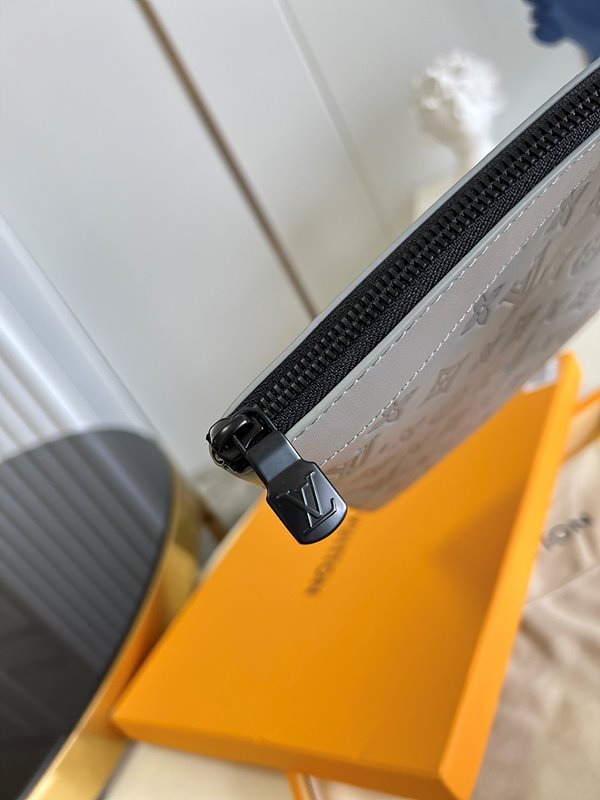 루이비통 포쉐트 디스커버리 [매장가 140만원대]