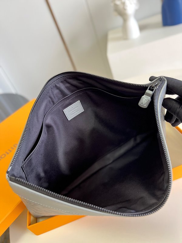 루이비통 포쉐트 디스커버리 [매장가 140만원대]