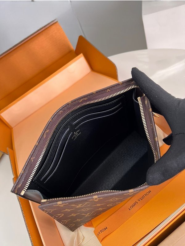 루이비통 포쉐 토일렛 NM [매장가 130만원대]