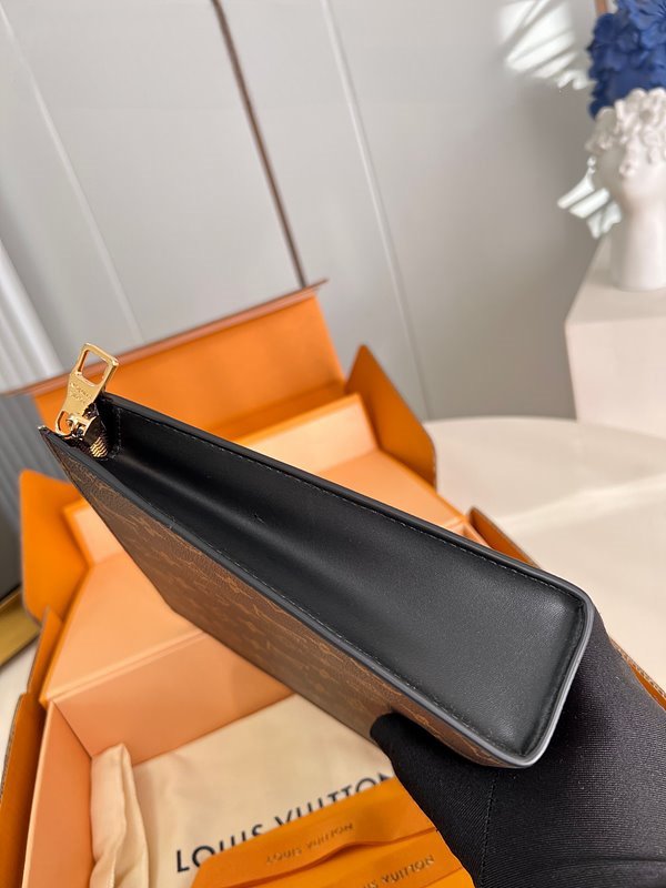 루이비통 포쉐 토일렛 NM [매장가 130만원대]