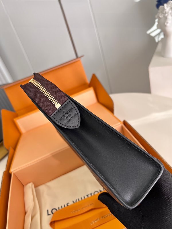 루이비통 포쉐 토일렛 NM [매장가 130만원대]