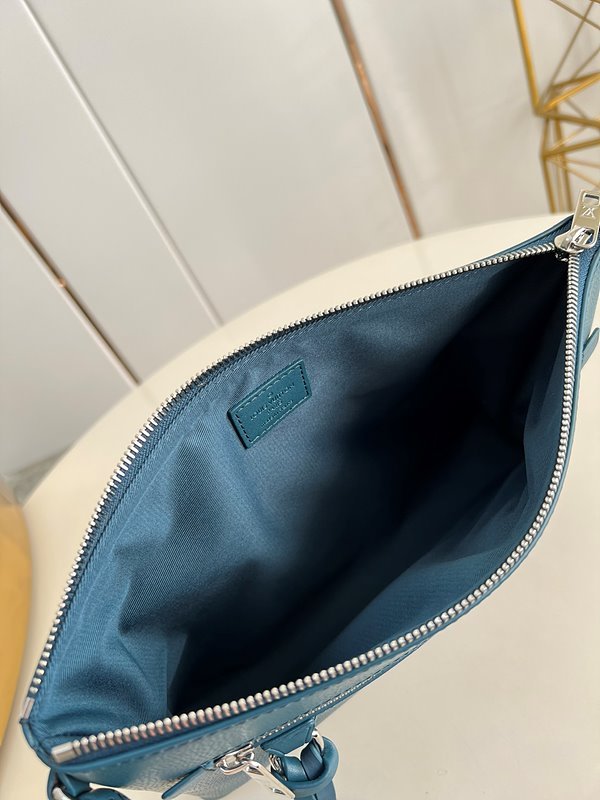 루이비통 테이크오프 파우치 [매장가 220만원대]