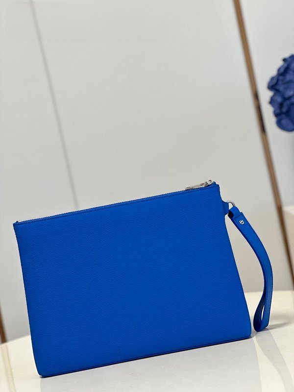 루이비통 테이크오프 파우치 [매장가 220만원대]