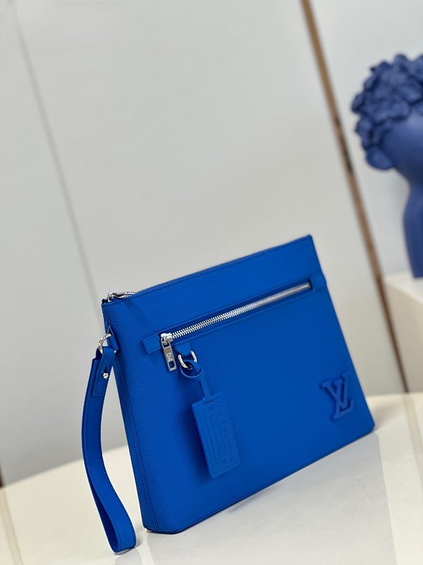 루이비통 테이크오프 파우치 [매장가 220만원대]