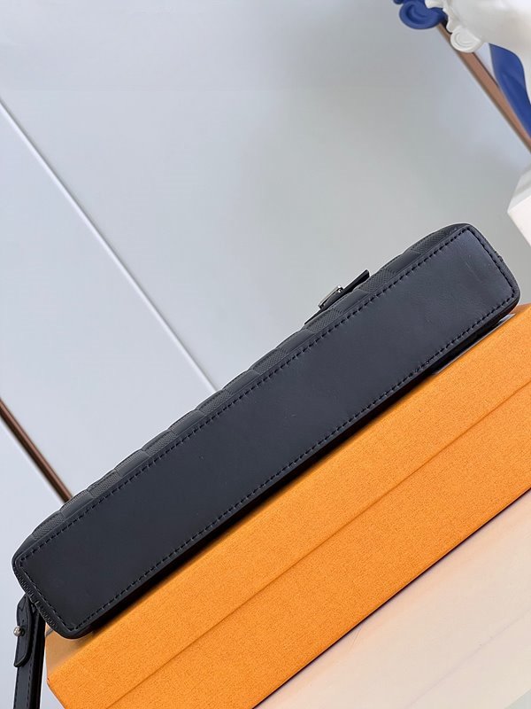 루이비통 테이크오프 파우치 [매장가 190만원대]