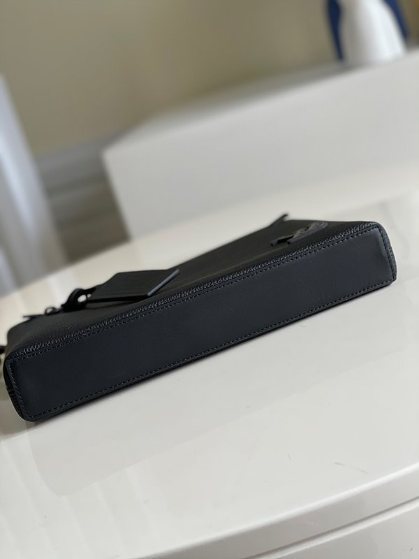 루이비통 아이패드 파우치 [매장가 220만원대]