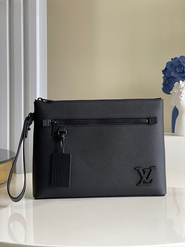 루이비통 아이패드 파우치 [매장가 220만원대]