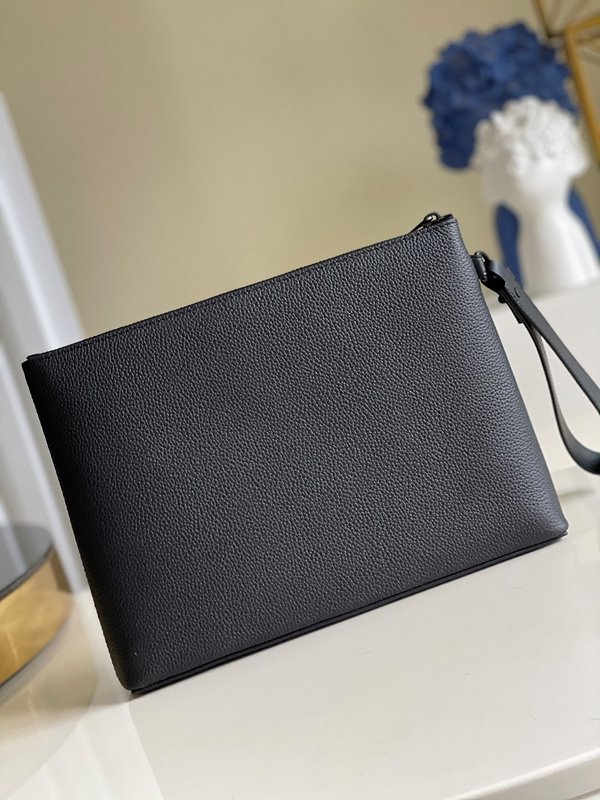 루이비통 아이패드 파우치 [매장가 220만원대]