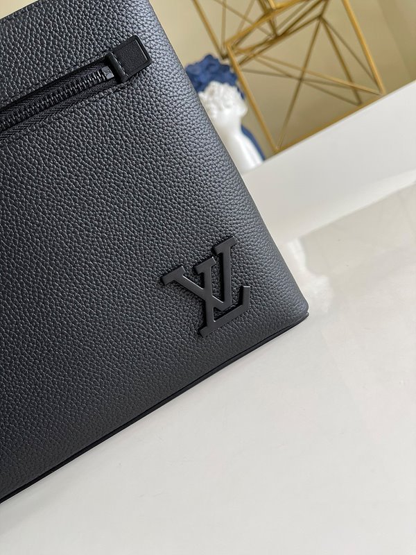 루이비통 아이패드 파우치 [매장가 220만원대]