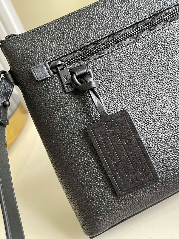 루이비통 아이패드 파우치 [매장가 220만원대]