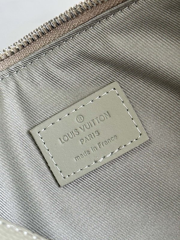 루이비통 아이패드 파우치 [매장가 220만원대]