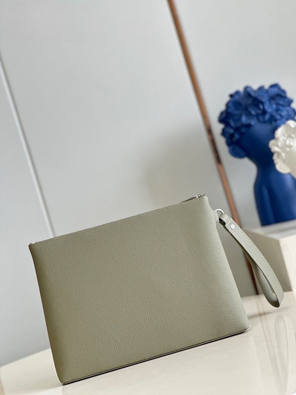 루이비통 아이패드 파우치 [매장가 220만원대]