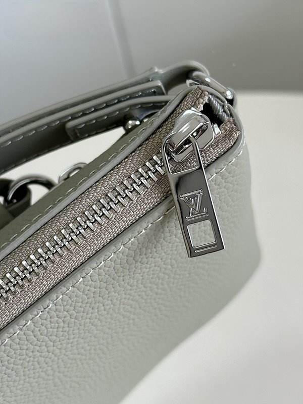 루이비통 아이패드 파우치 [매장가 220만원대]