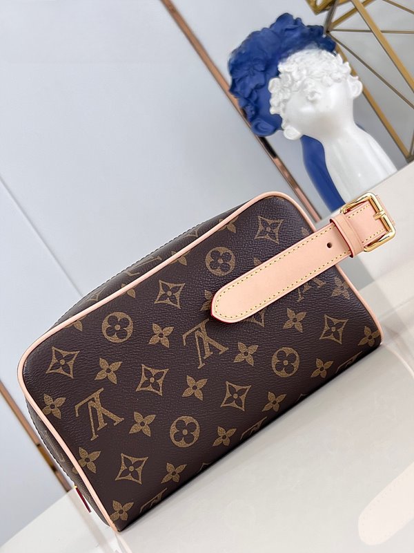 루이비통 락커 돕 키트 파우치 [매장가 140만원대]